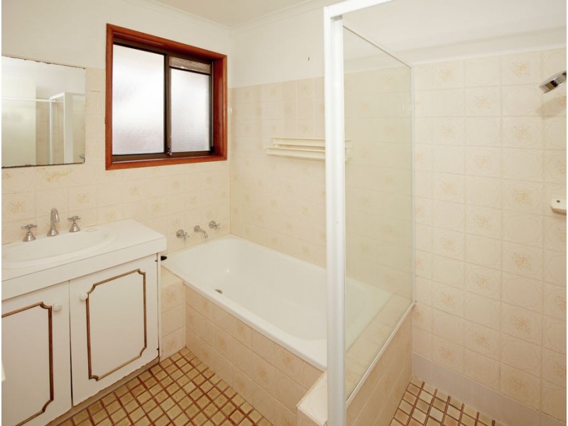 66 Undurra Drive, Glenfield Park NSW 2650
