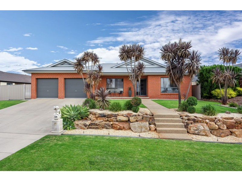 36 Yarrawah Crescent, Bourkelands NSW 2650