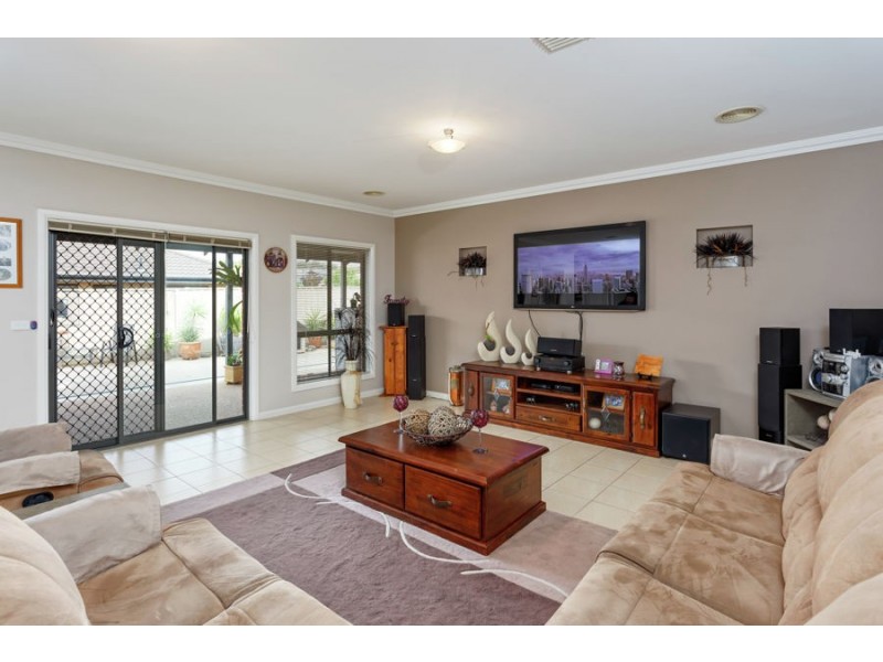 36 Yarrawah Crescent, Bourkelands NSW 2650