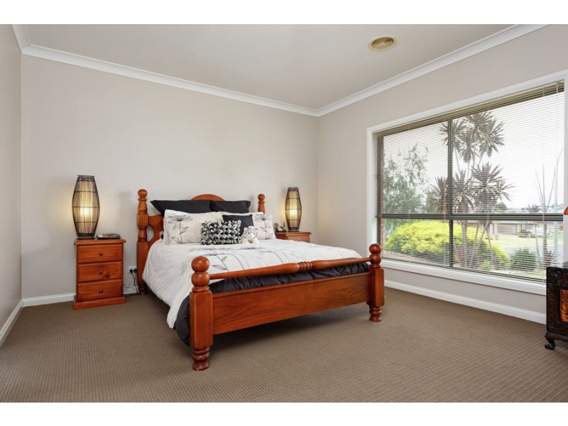 36 Yarrawah Crescent, Bourkelands NSW 2650