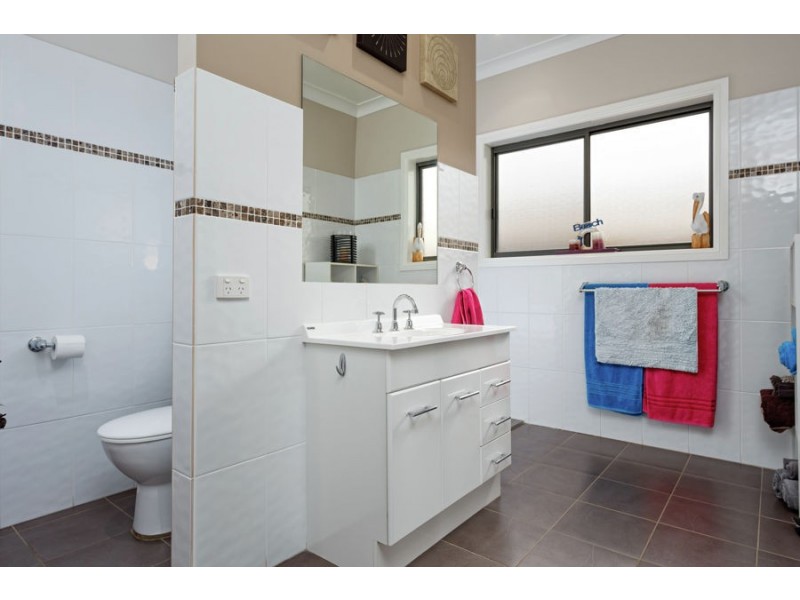 36 Yarrawah Crescent, Bourkelands NSW 2650