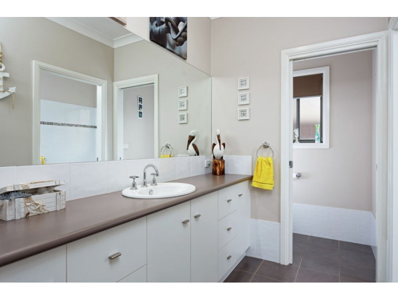 36 Yarrawah Crescent, Bourkelands NSW 2650