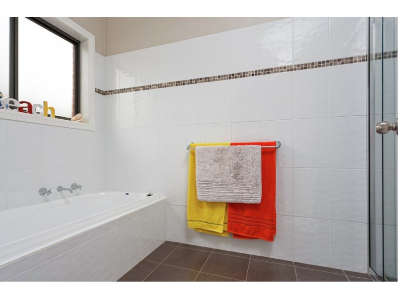 36 Yarrawah Crescent, Bourkelands NSW 2650