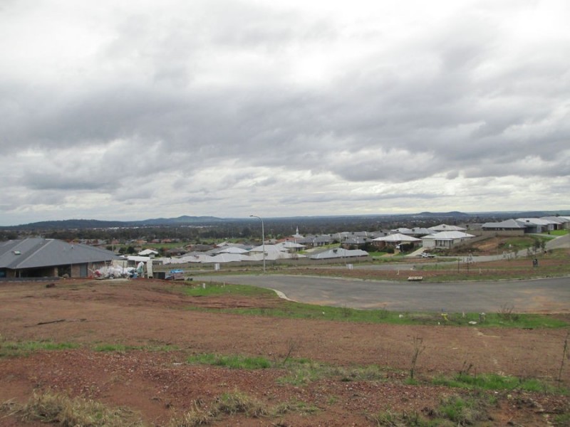 15 Exford Loop, Bourkelands NSW 2650