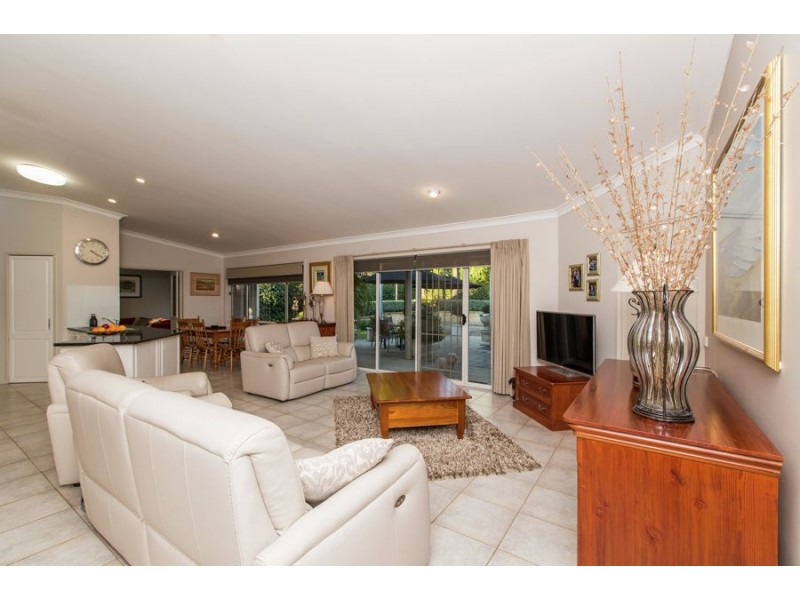 38 Lakehaven Drive, Lake Albert NSW 2650