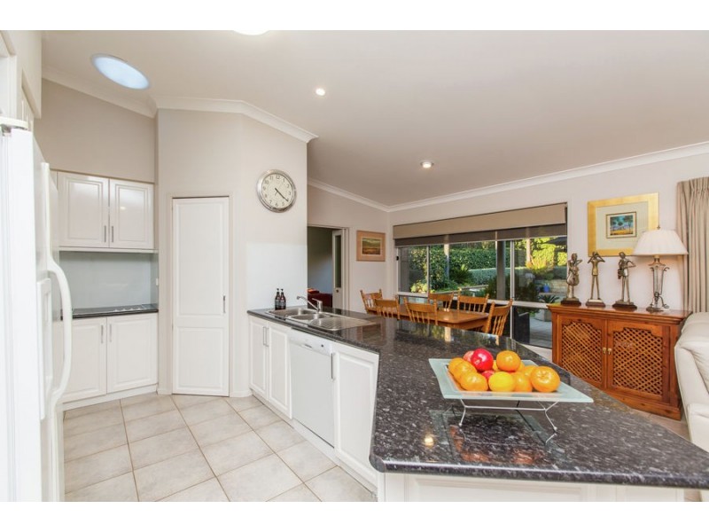 38 Lakehaven Drive, Lake Albert NSW 2650