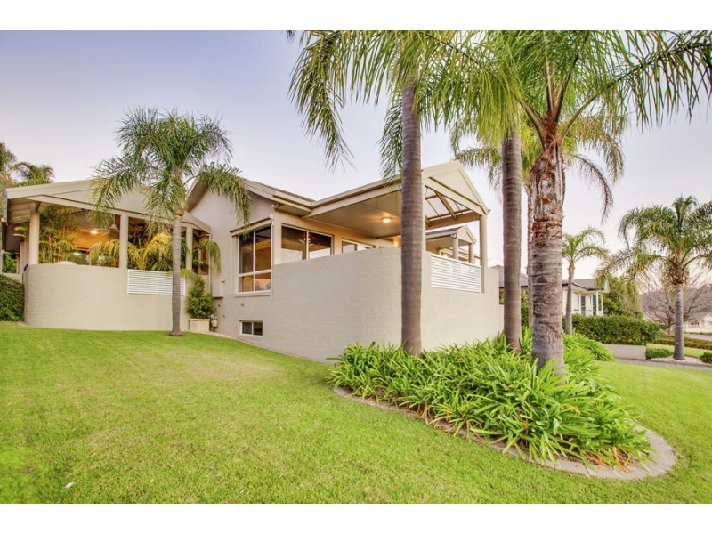 38 Lakehaven Drive, Lake Albert NSW 2650