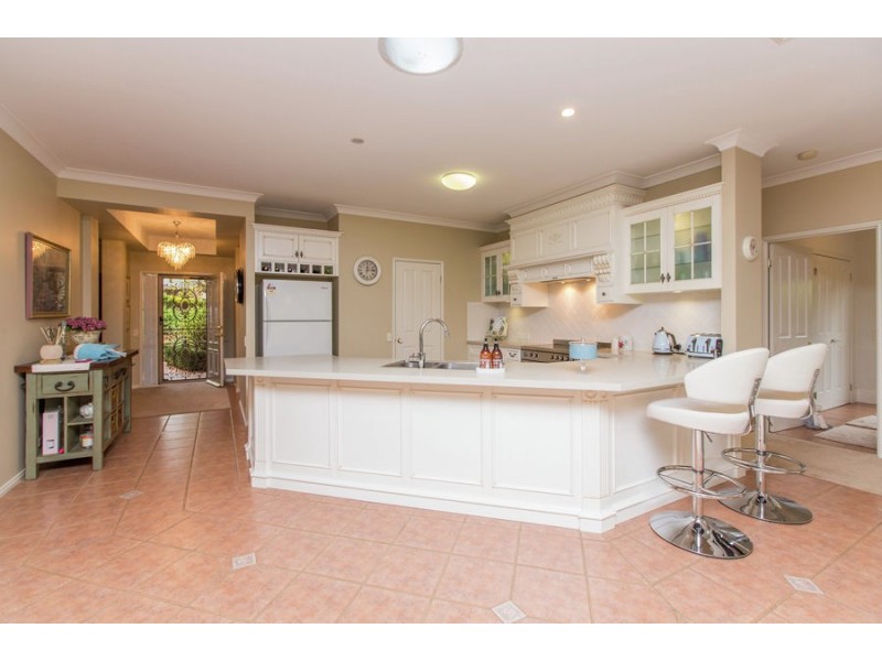 5 Lakehaven Drive, Lake Albert NSW 2650