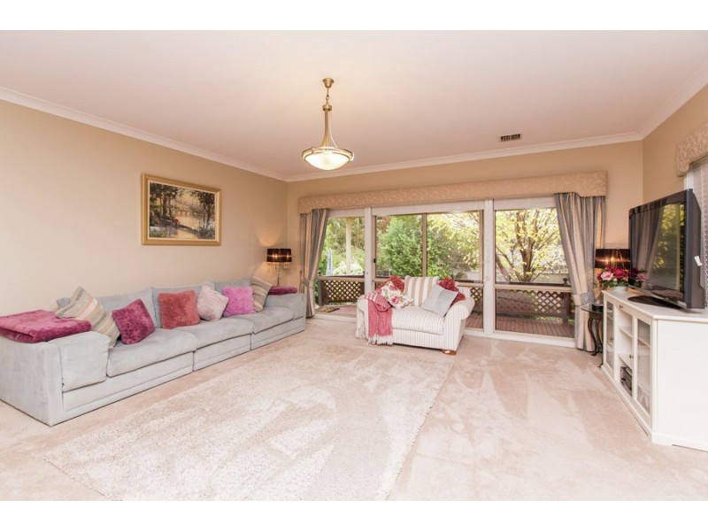 5 Lakehaven Drive, Lake Albert NSW 2650