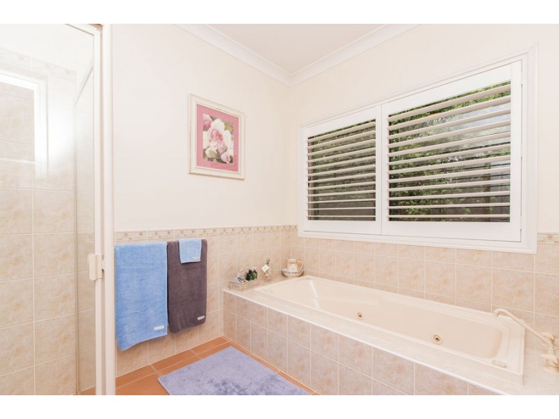 5 Lakehaven Drive, Lake Albert NSW 2650