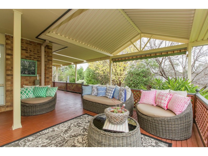 5 Lakehaven Drive, Lake Albert NSW 2650