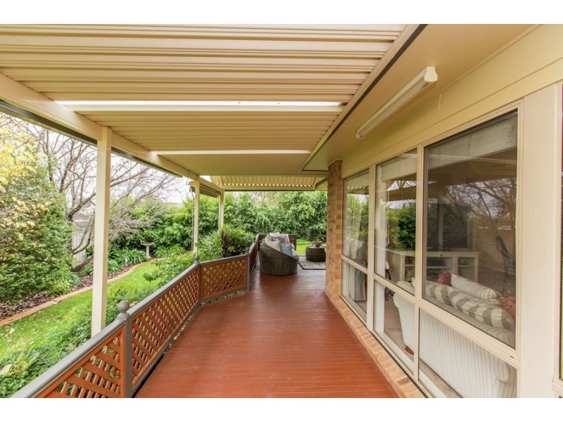 5 Lakehaven Drive, Lake Albert NSW 2650