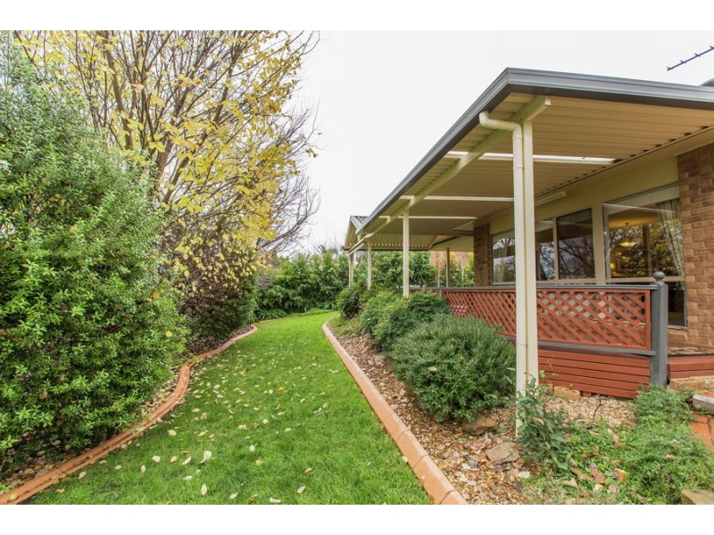 5 Lakehaven Drive, Lake Albert NSW 2650