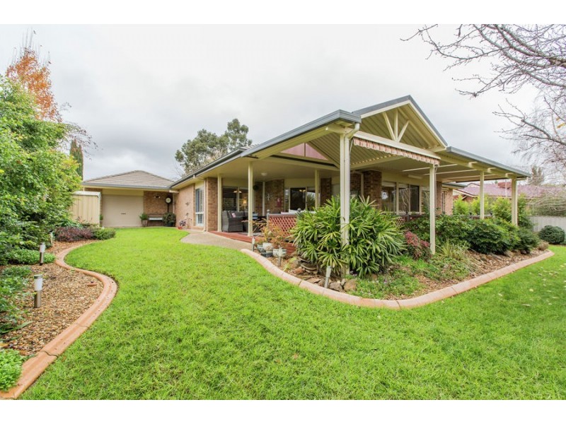 5 Lakehaven Drive, Lake Albert NSW 2650