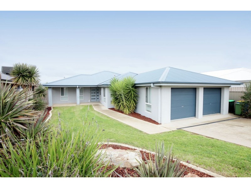 10 Bindari Avenue, Glenfield Park NSW 2650