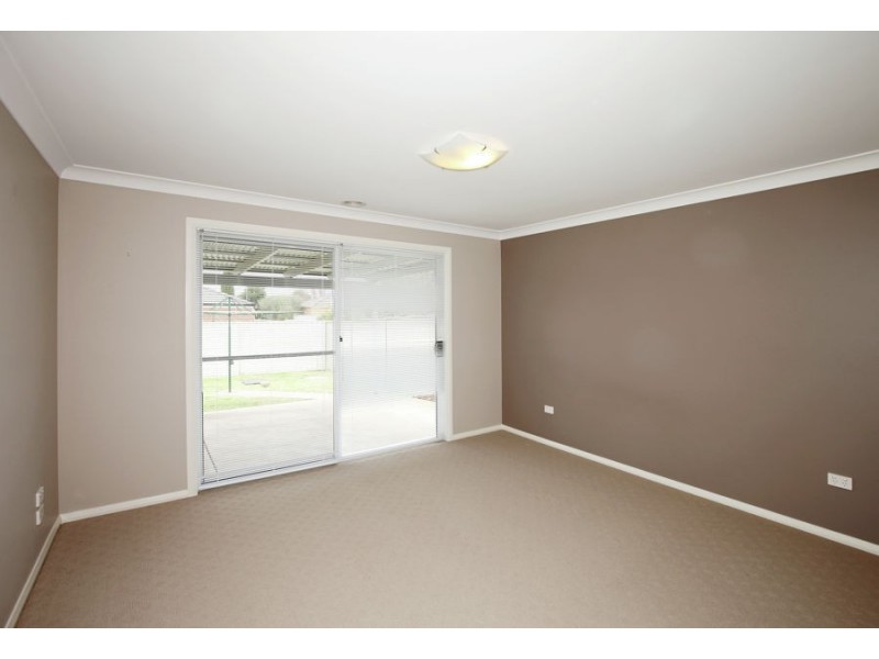 10 Bindari Avenue, Glenfield Park NSW 2650