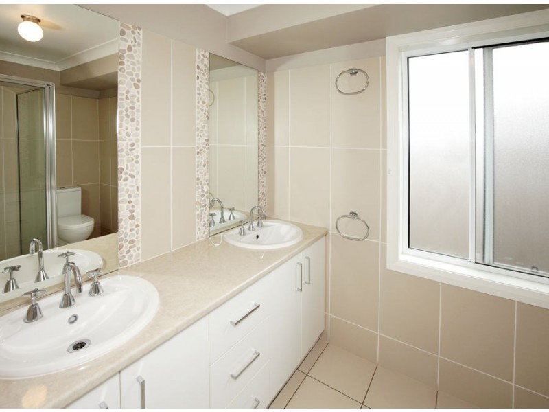 10 Bindari Avenue, Glenfield Park NSW 2650