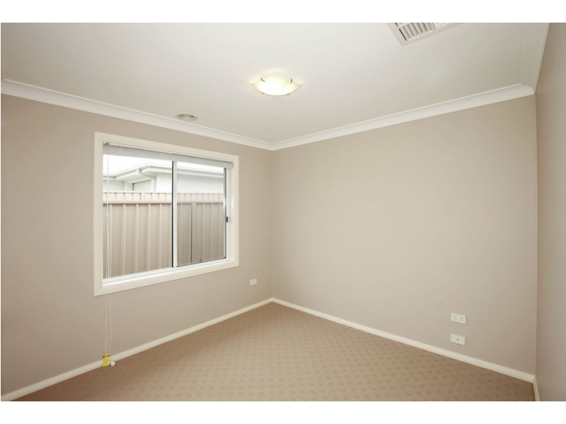10 Bindari Avenue, Glenfield Park NSW 2650