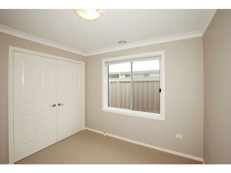 10 Bindari Avenue, Glenfield Park NSW 2650