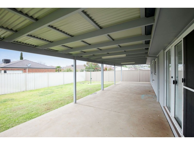 10 Bindari Avenue, Glenfield Park NSW 2650