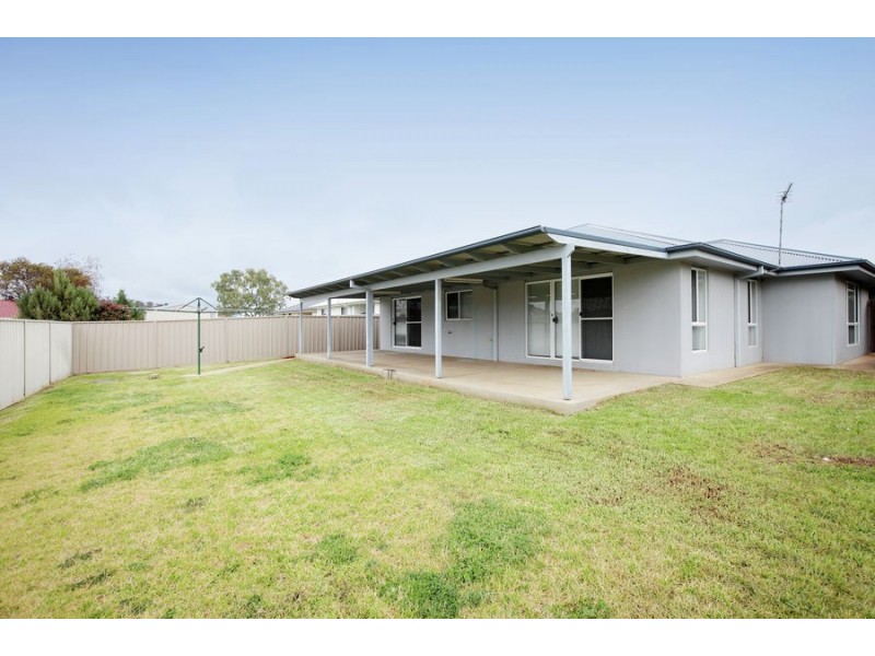 10 Bindari Avenue, Glenfield Park NSW 2650