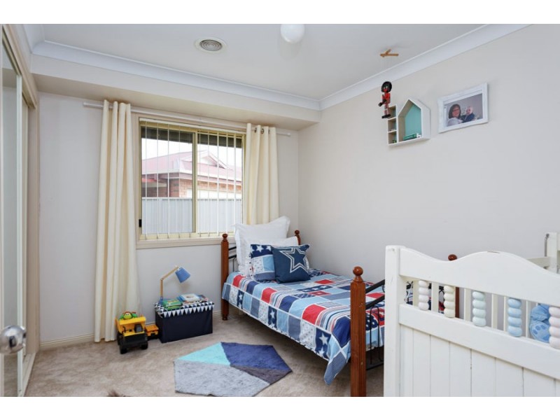 4 Rosella Place, Mount Austin NSW 2650