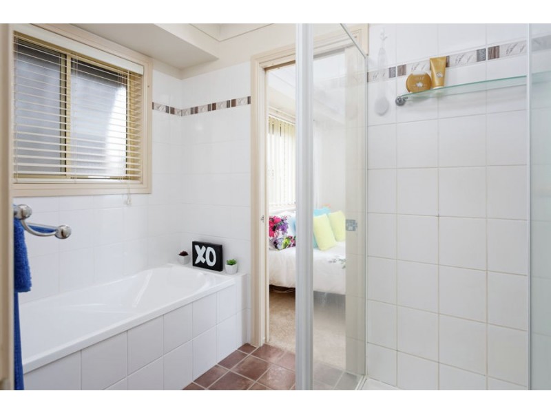 4 Rosella Place, Mount Austin NSW 2650