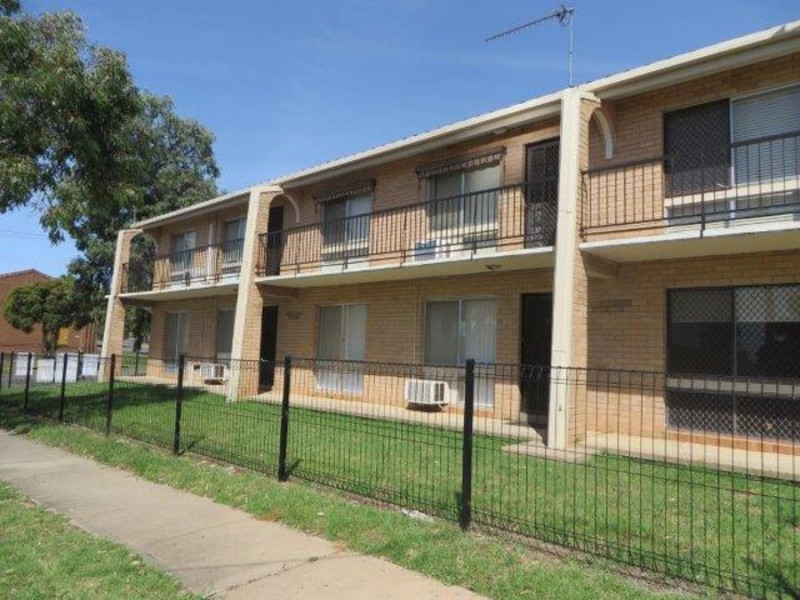 1/4 Nordlingen Drive, Tolland NSW 2650