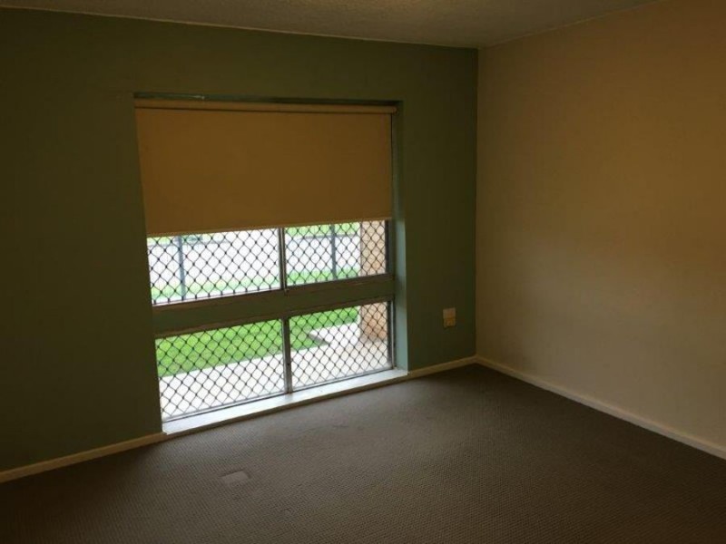 1/4 Nordlingen Drive, Tolland NSW 2650