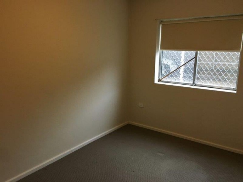 1/4 Nordlingen Drive, Tolland NSW 2650