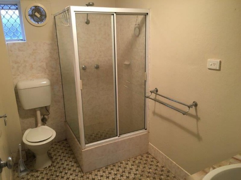 1/4 Nordlingen Drive, Tolland NSW 2650