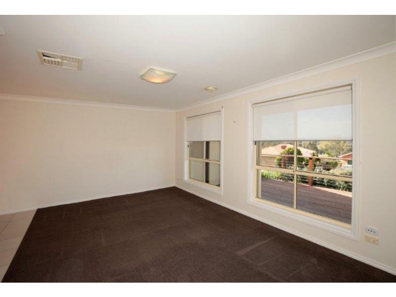 8 Fletcher Place, Kooringal NSW 2650