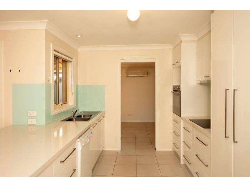 8 Fletcher Place, Kooringal NSW 2650