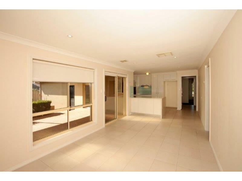 8 Fletcher Place, Kooringal NSW 2650