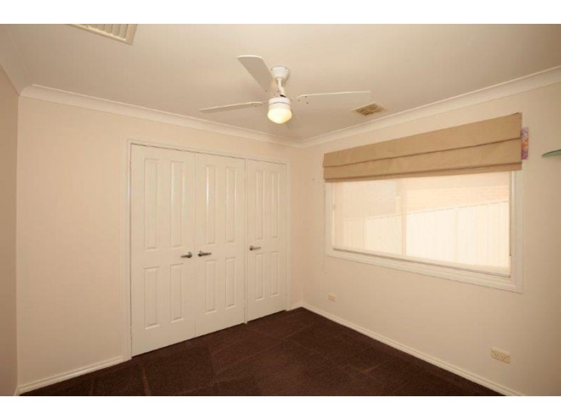 8 Fletcher Place, Kooringal NSW 2650