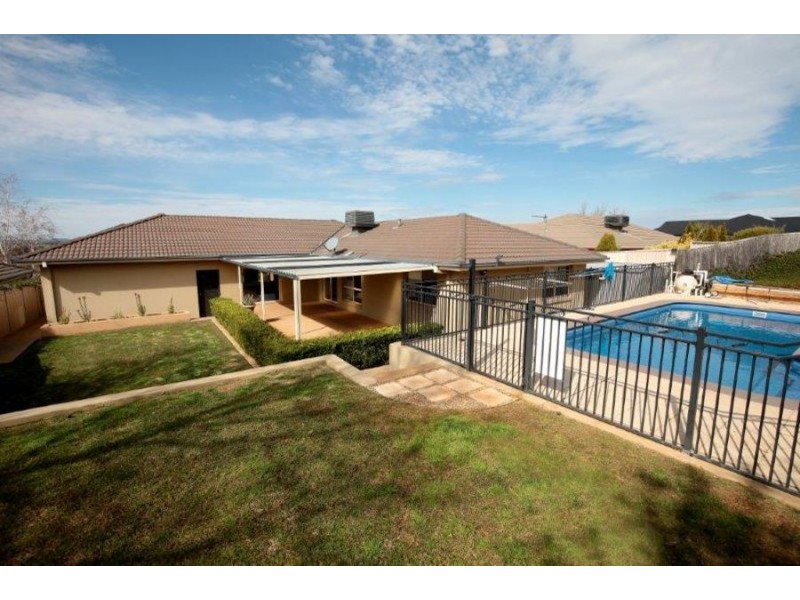 8 Fletcher Place, Kooringal NSW 2650