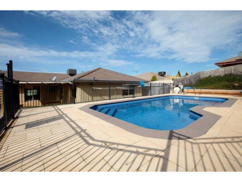 8 Fletcher Place, Kooringal NSW 2650