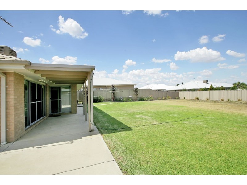 55 Stirling Boulevard, Tatton NSW 2650