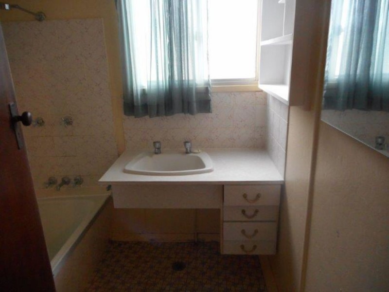 148 Macleay Street, Turvey Park NSW 2650