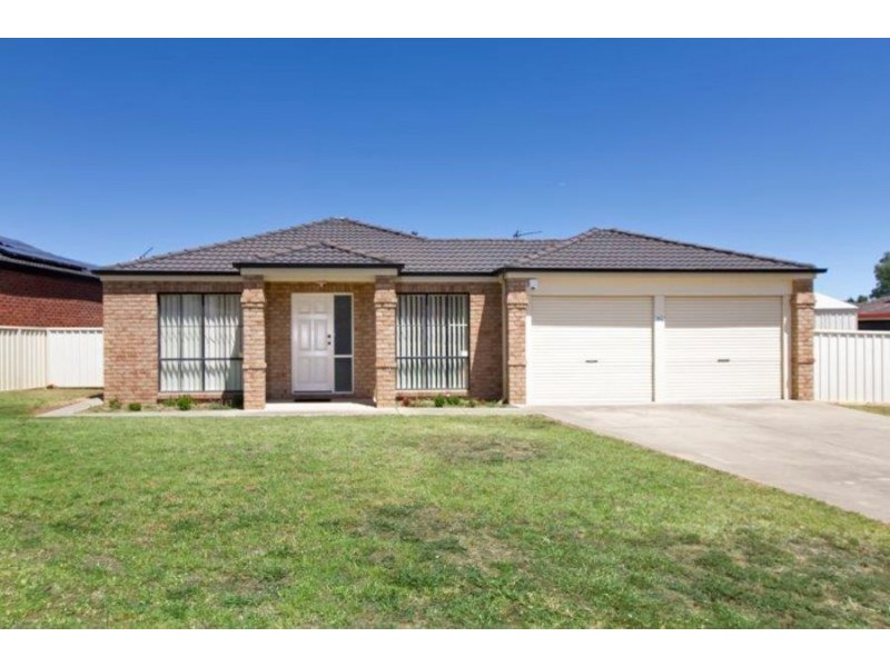 6 Bowen Place, Tolland NSW 2650