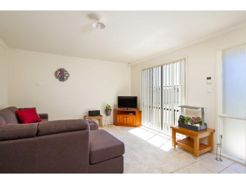 6 Bowen Place, Tolland NSW 2650