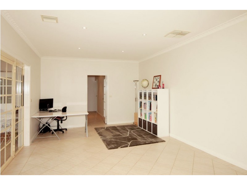 2 Evangelist Avenue, Lake Albert NSW 2650