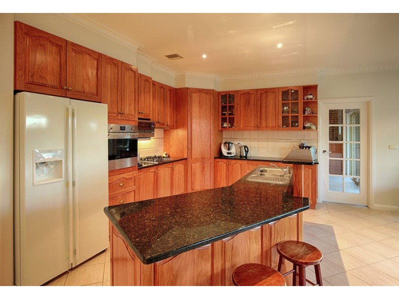 2 Evangelist Avenue, Lake Albert NSW 2650