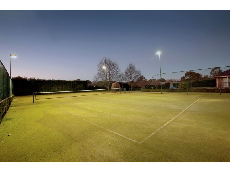 2 Evangelist Avenue, Lake Albert NSW 2650