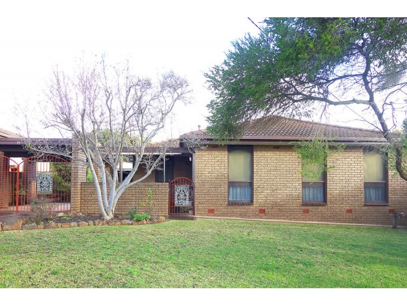 32 Temerloh Street, Tolland NSW 2650