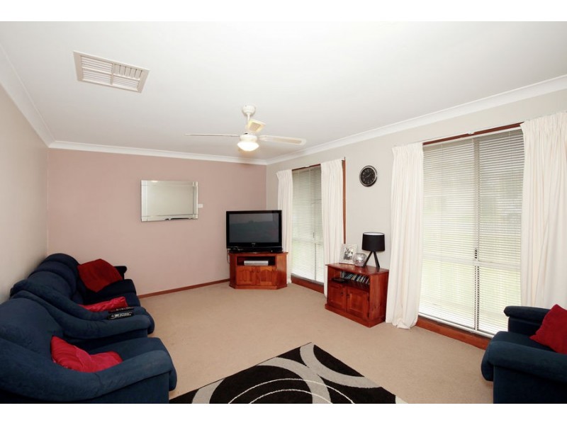 44 Karoom Drive, Glenfield Park NSW 2650