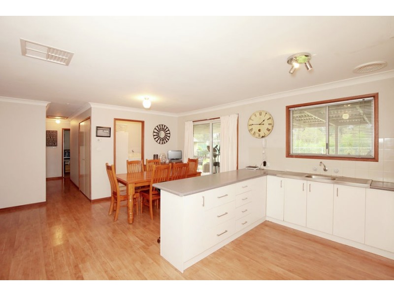 44 Karoom Drive, Glenfield Park NSW 2650