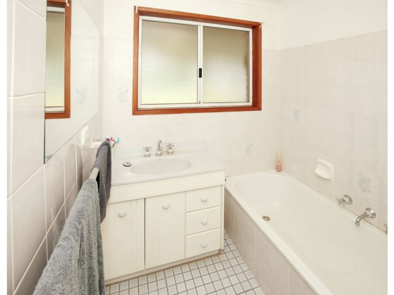 44 Karoom Drive, Glenfield Park NSW 2650