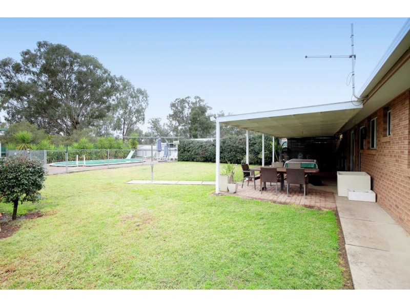 44 Karoom Drive, Glenfield Park NSW 2650