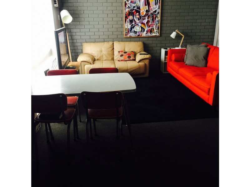 1/9 Henschke Avenue, Tolland NSW 2650